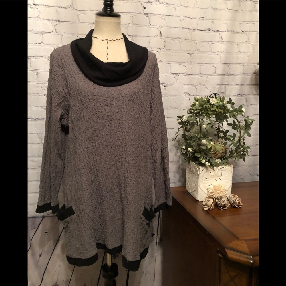 Ali Miles Top